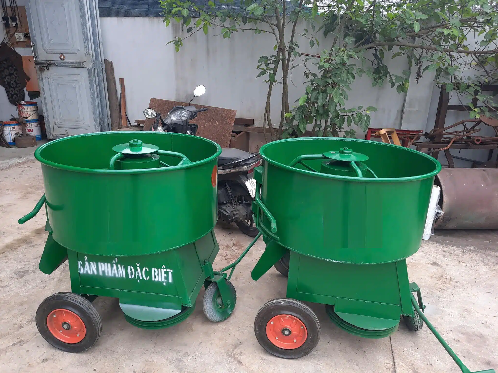 Máy trộn sankysu trong công trường
