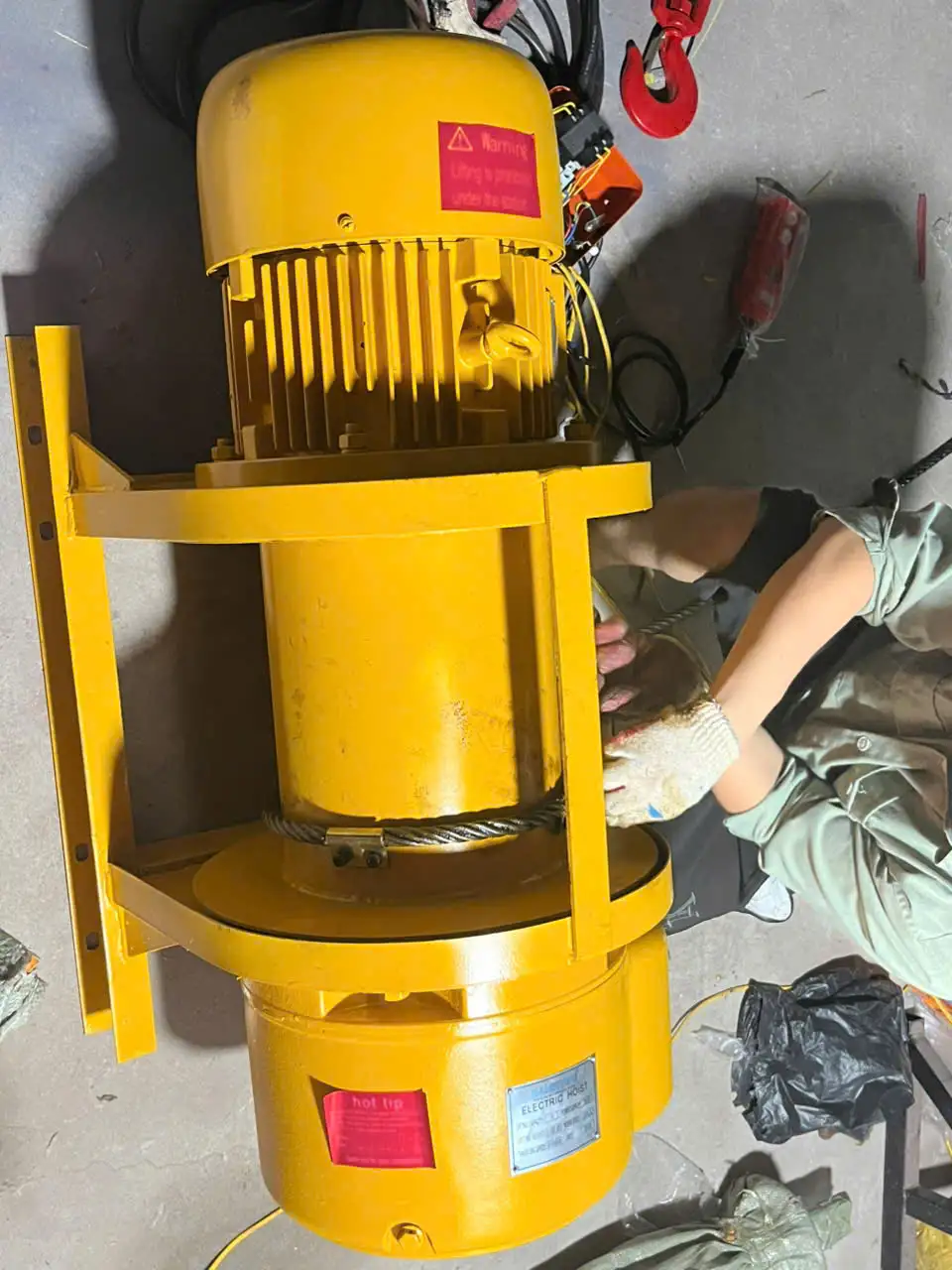 Tời kéo mặt đất dùng cho công trình